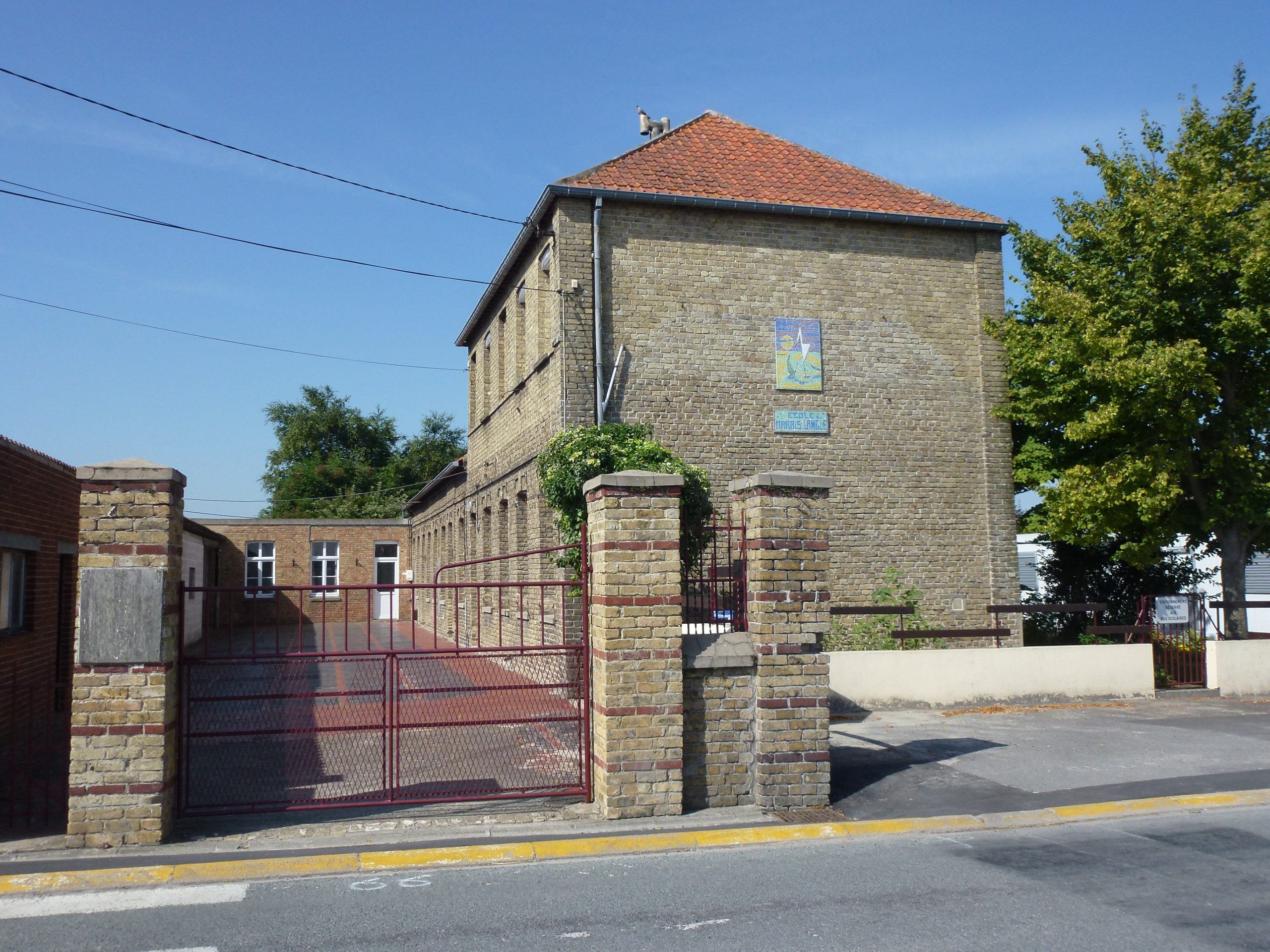 Sainte-Marie-Kerque_Pas-de-Calais_ecole_Marais_Angle.jpg