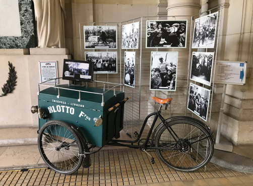 Exposition photo sur la course des triporteurs